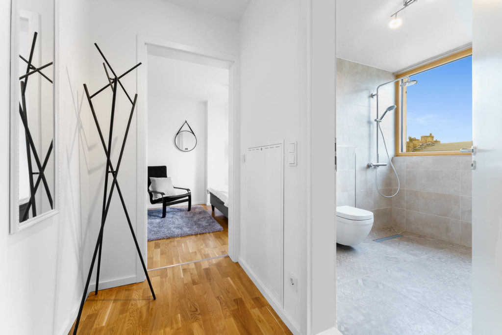 Immobilienfotografie von einer möblierter Musterwohnung zum Verkauf (Eigentumswohnung) in Zürich, Schweiz.