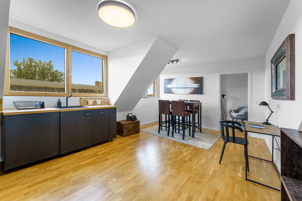 Immobilienfotografie von einer möblierter Musterwohnung zum Verkauf (Eigentumswohnung) in Zürich, Schweiz.