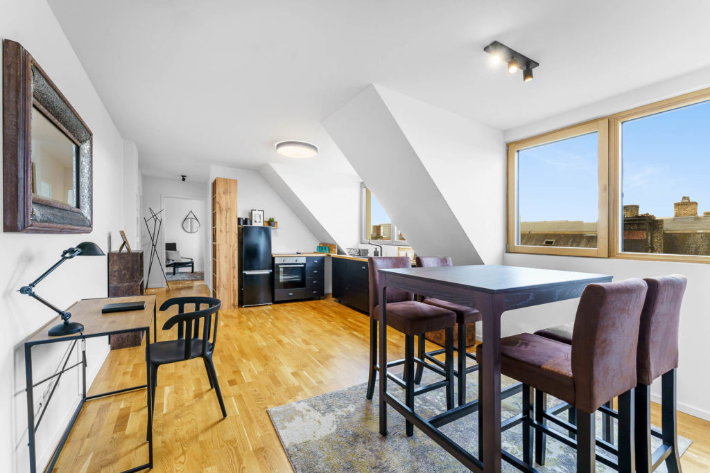 Immobilienfotografie von einer möblierter Musterwohnung zum Verkauf (Eigentumswohnung) in Zürich, Schweiz.