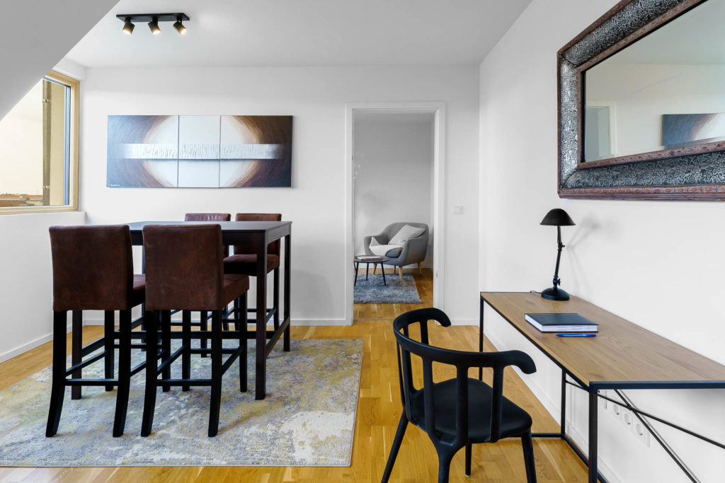 Immobilienfotografie von einer möblierter Musterwohnung zum Verkauf (Eigentumswohnung) in Zürich, Schweiz.